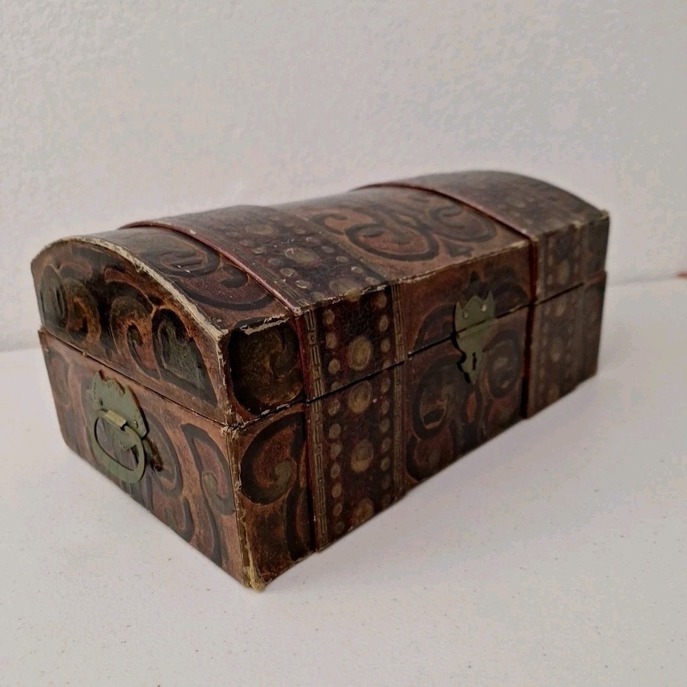 Vintage 1940s Toy Pirate Treasure Chest‎ with Caribbean Map Inside Lid  12.5" - Picture 9 of 16
